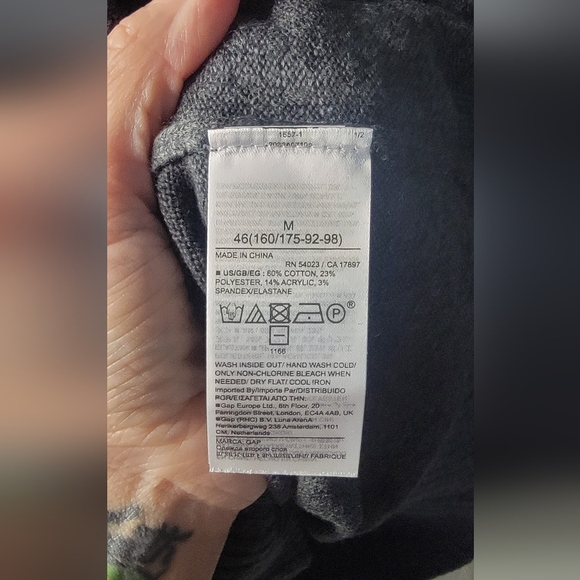 Gap dark gray turtle neck sweater, size Medium. Cotton/poly/acrylic blend. - Picture 3 of 4